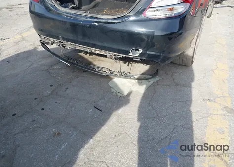 2018 Mercedes-Benz C 300 z USA, uszkodzony, nr VIN WDDWF4JB9JR374450